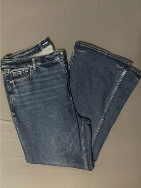 Old Navy Higher High Rise Flare Jeans with Smoothing Front Pockets (22)